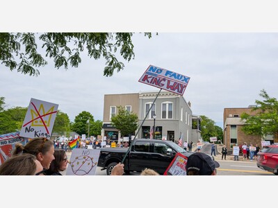 Saline “No Kings” Protest Reaches 1,000 Attendees