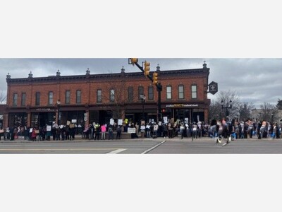 Saline Residents Hold “ICE Out” Protest in Wake of Minneapolis Shooting
